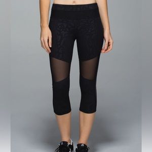 Lululemon Mesh With Me Cropped Leggings - 8 - Animal Swirl Embossed Black/Black
